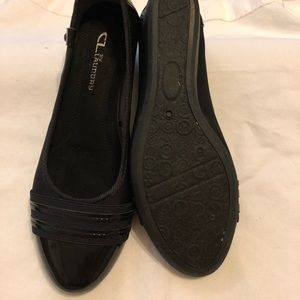 Black dress shoes